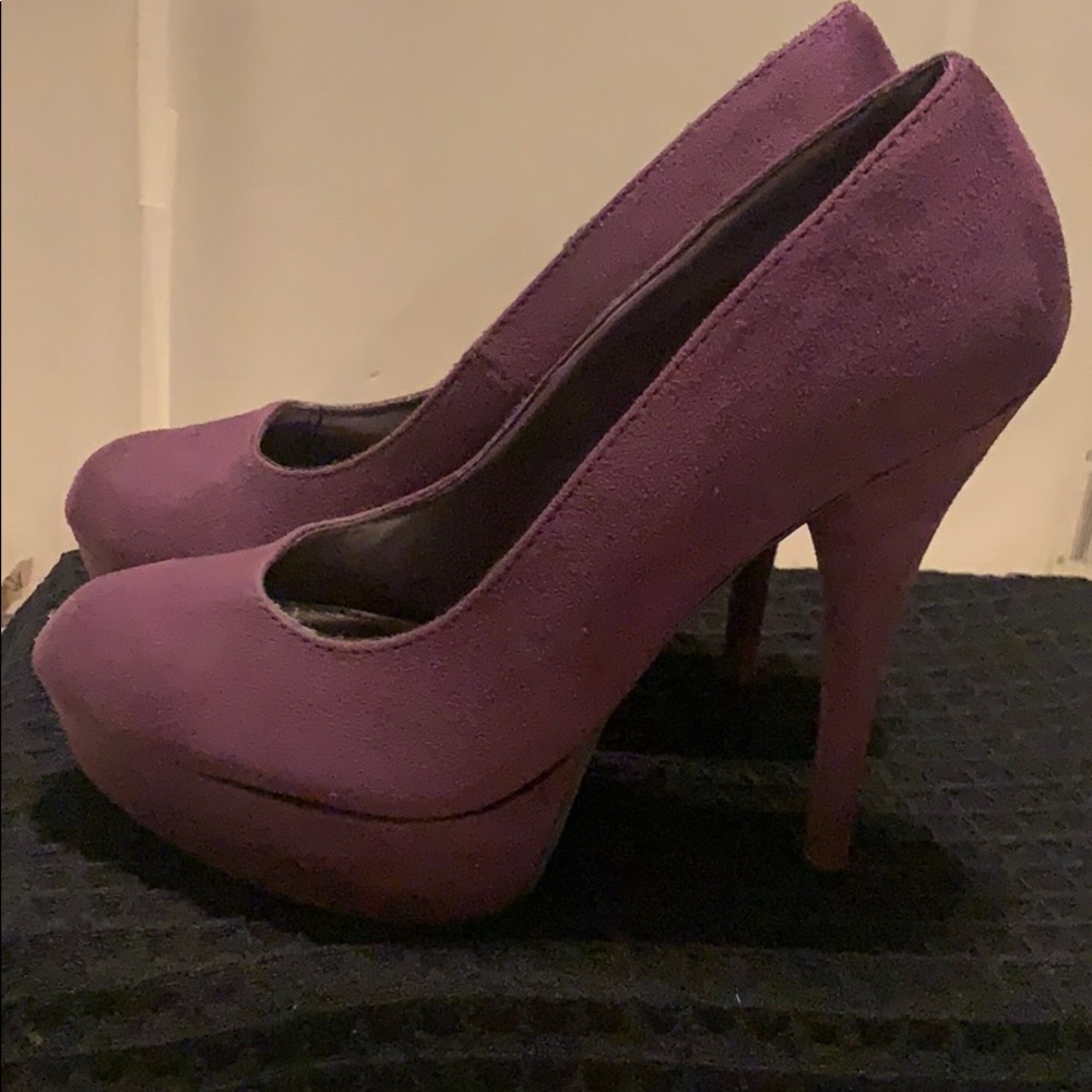 Suede Purple pumps 8. Barely used. Good condition